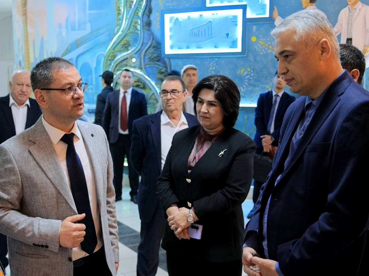 Vazir Buxoroda yoshlar bilan uchrashdi