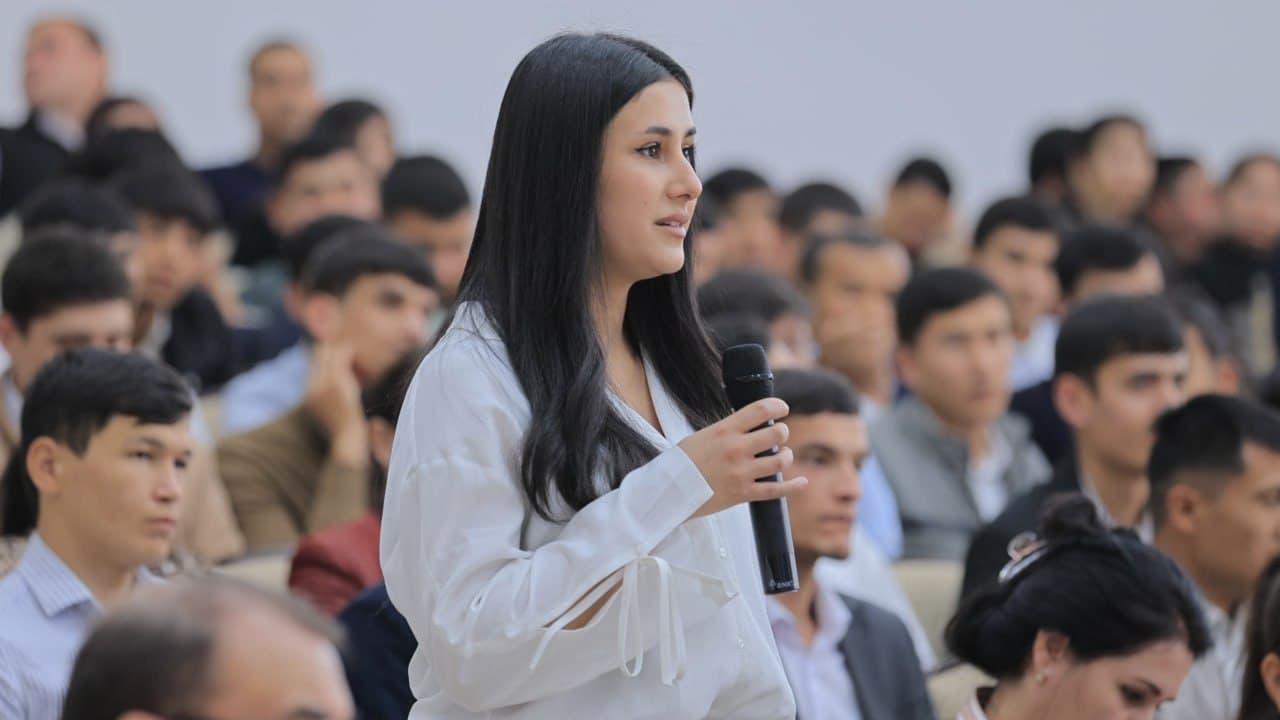 Vazir Buxoroda yoshlar bilan uchrashdi