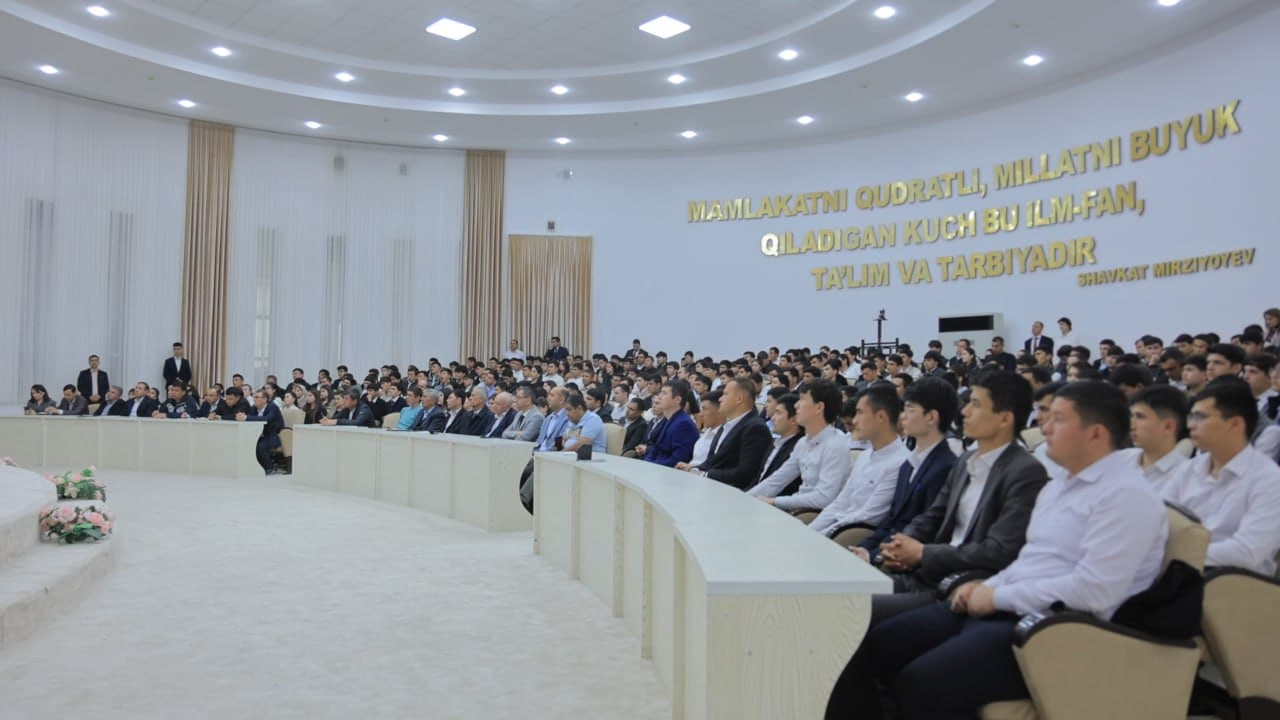 Vazir Buxoroda yoshlar bilan uchrashdi