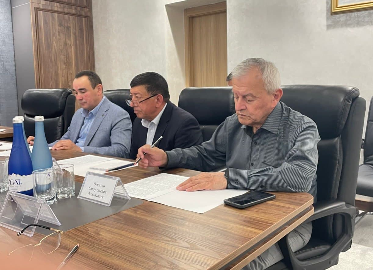 Qurilish va arxitektura sohasida faxriylar faoliyati muhokama qilindi