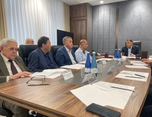 Qurilish va arxitektura sohasida faxriylar faoliyati muhokama qilindi