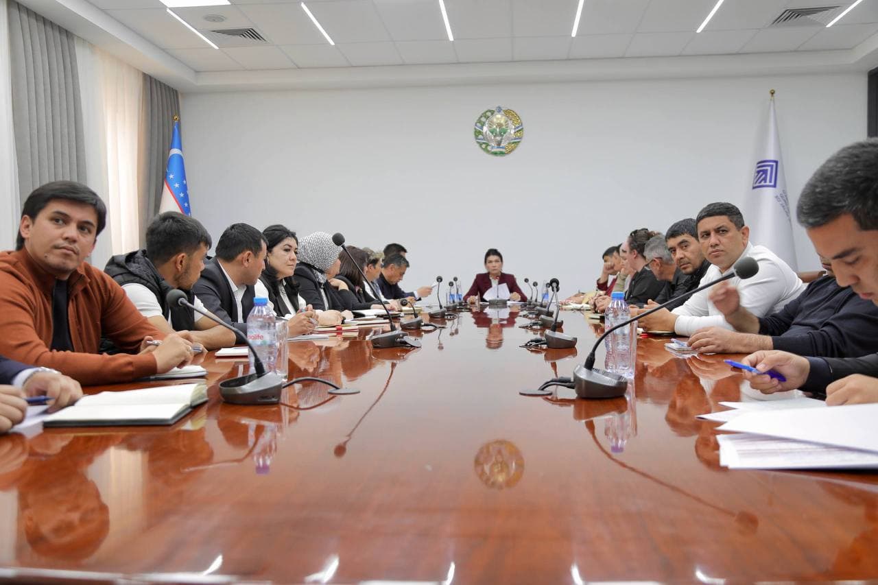 Respublikada uy-joylarga xizmat ko’rsatish sohasida amalga oshirilayotgan ishlar yuzasidan tanqidiy yig‘ilish o’tkazildi