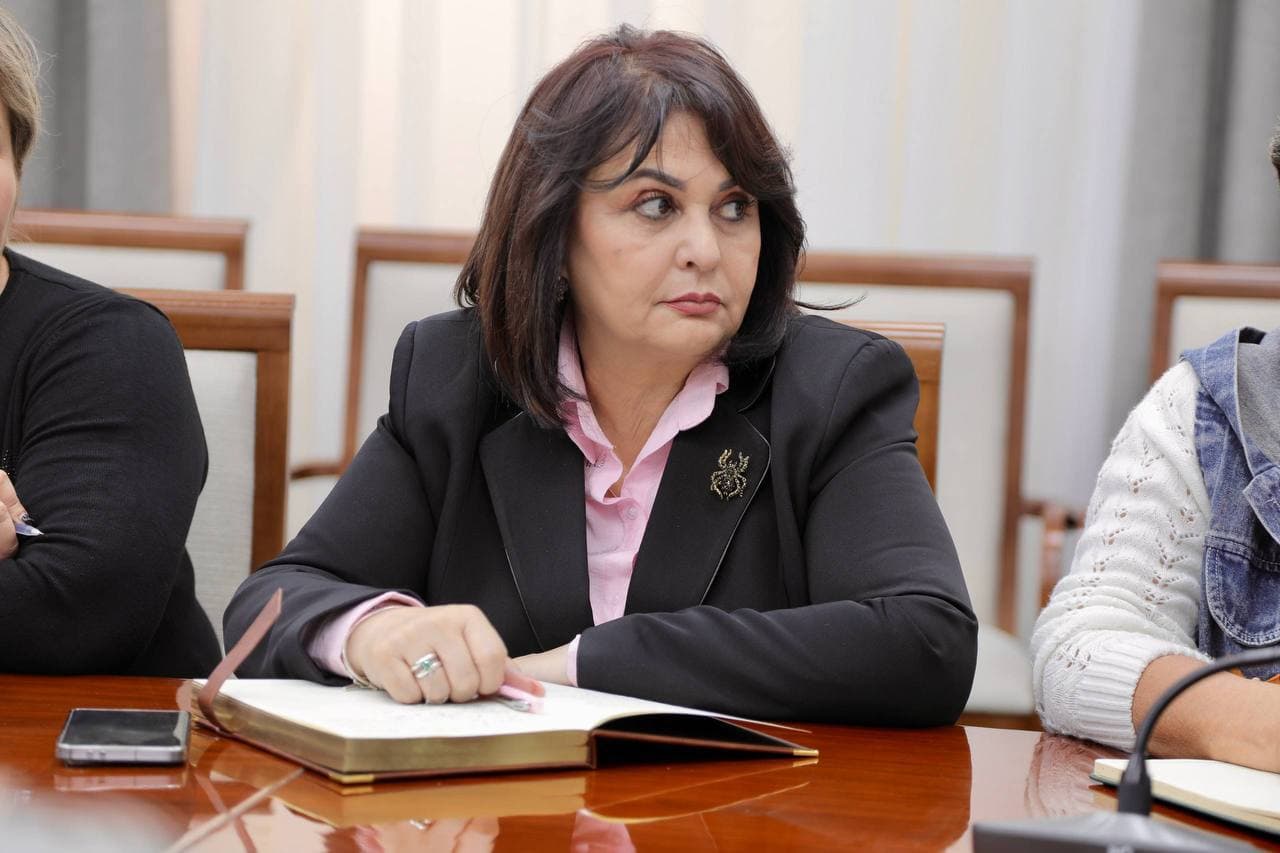 Respublikada uy-joylarga xizmat ko’rsatish sohasida amalga oshirilayotgan ishlar yuzasidan tanqidiy yig‘ilish o’tkazildi