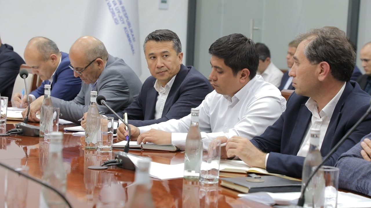 Qurilish va uy-joy kommunal xo‘jaligi vazirligida ustuvor vazifalar muhokama qilindi