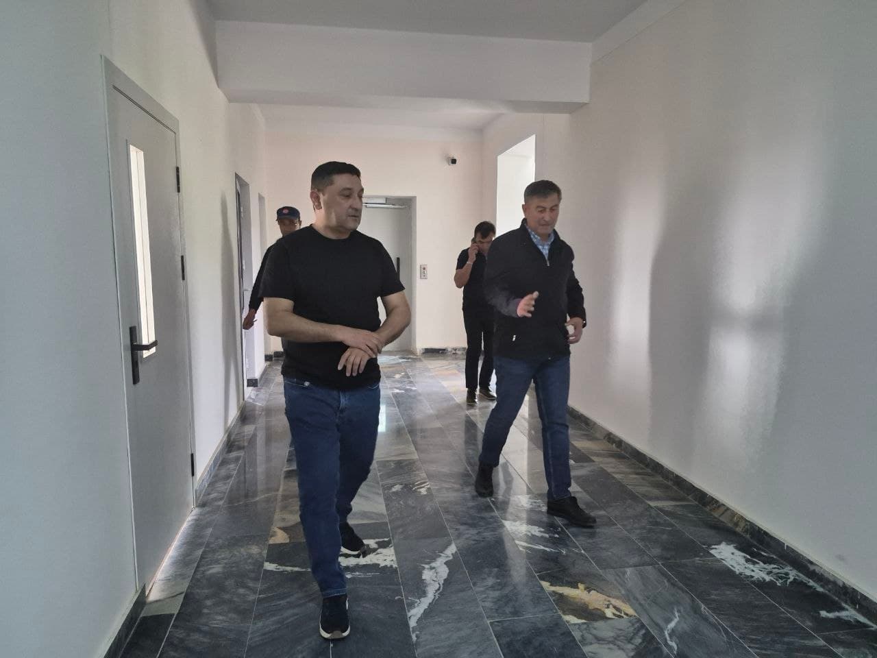 Bekobod tumanida qurilish ishlari o‘rganildi