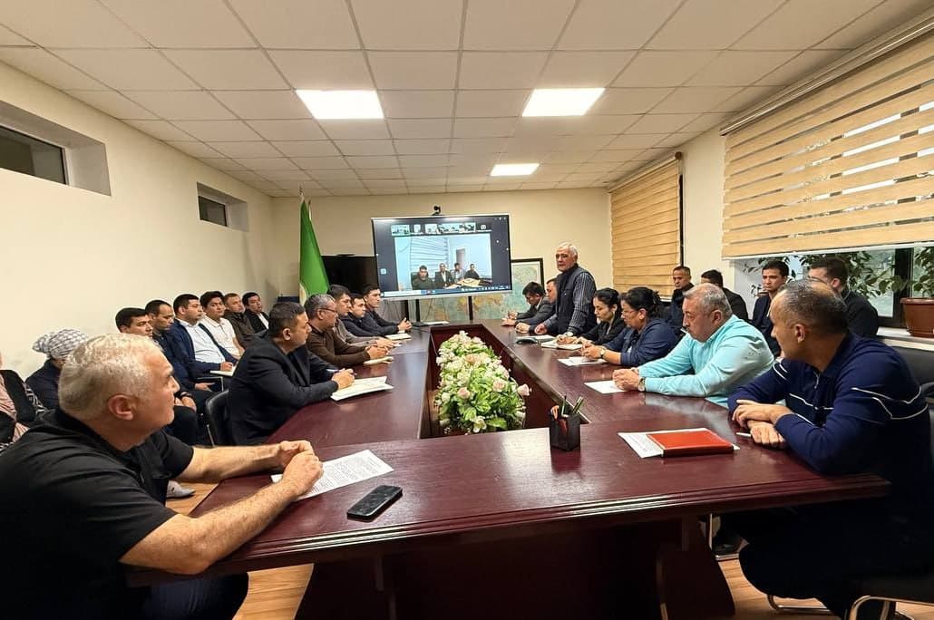 Vazirligining korrupsiyaga qarshi kurashish bo'limi mas'ullari ishtirokida tanqidiy yigʻilish boʻlib oʻtdi