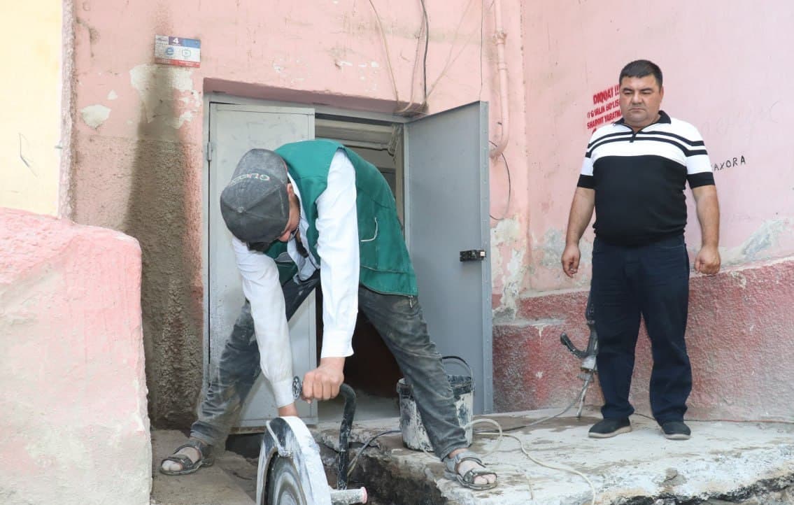 Ko‘p qavatli uylar hududida qulay va xavfsiz yashash muhitini yaratish ishlari davom etmoqda