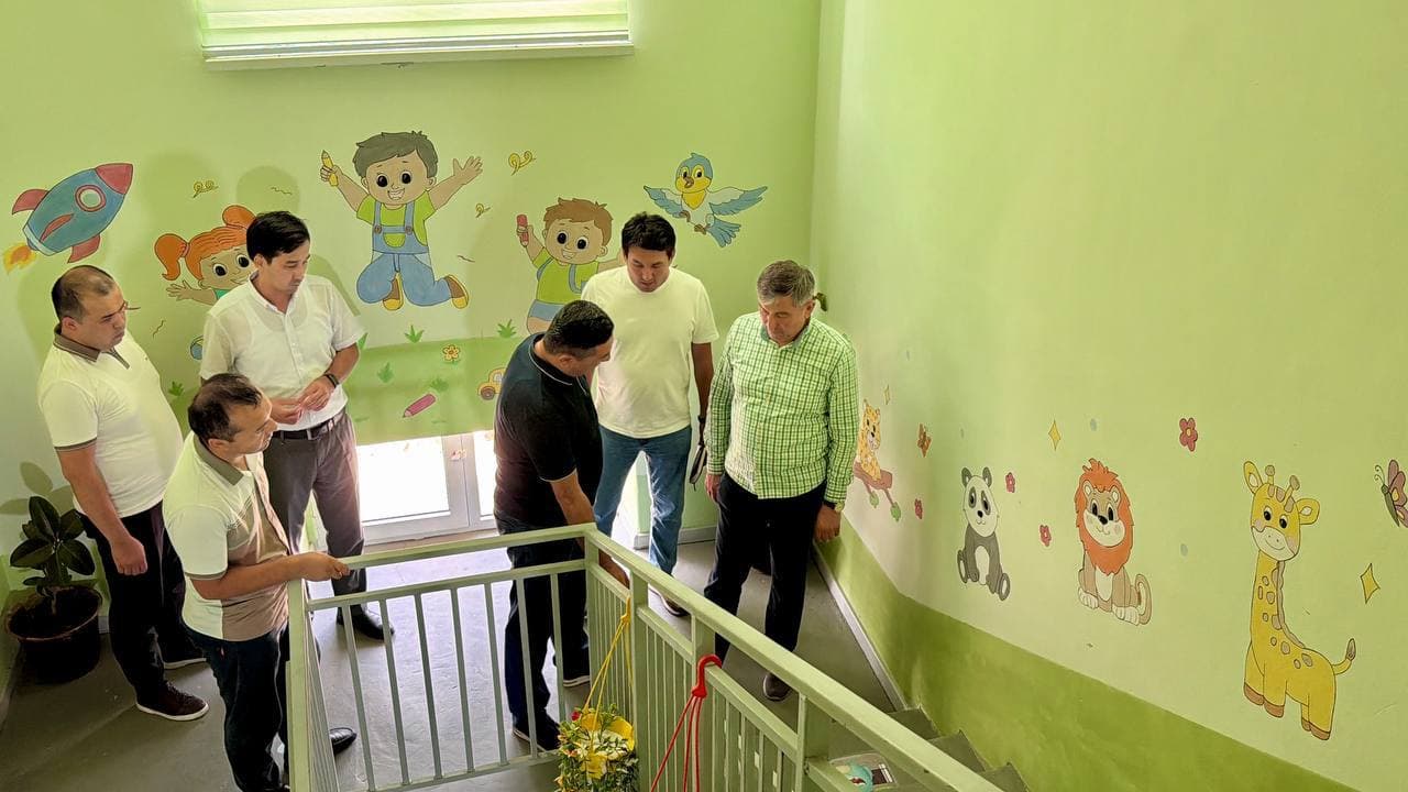 Olmaliqdagi yangi maktabgacha ta’lim muassasasida qurilish sifati tanqidiy ko‘rib chiqildi