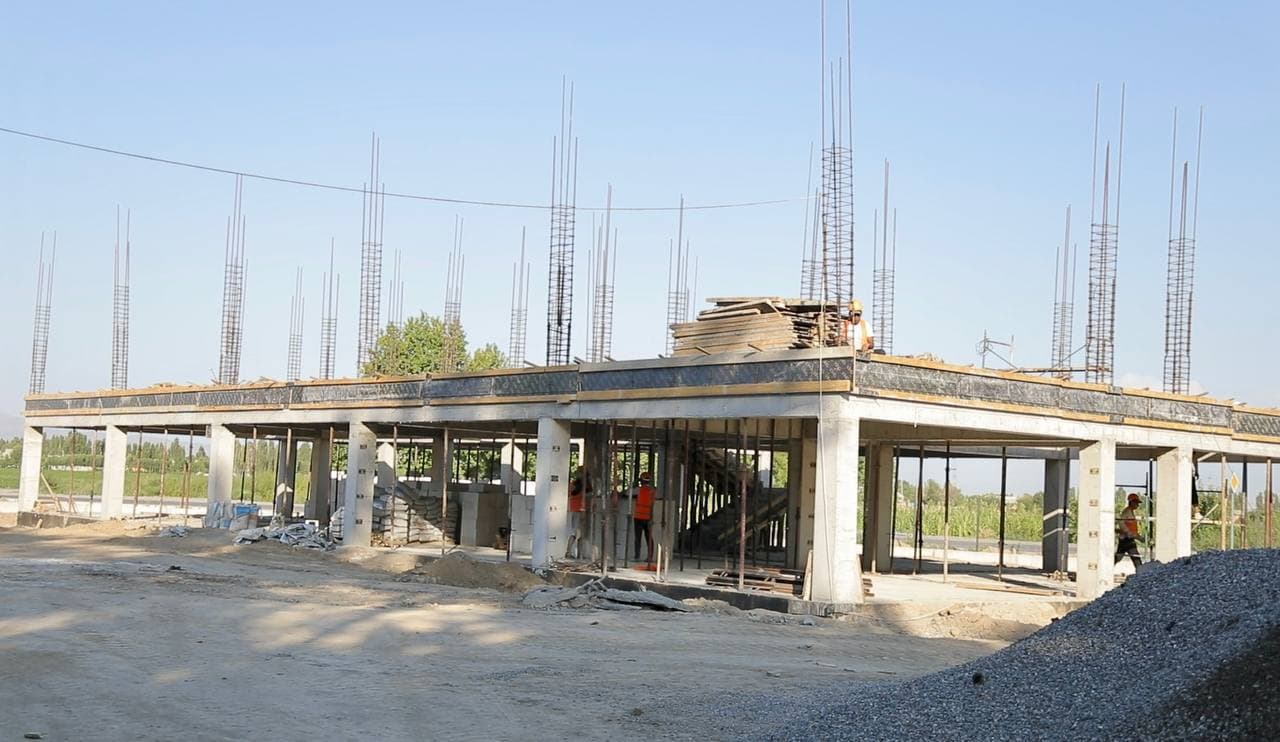Bekobod tumanidagi eshkak eshish sport bazasi rekonstruksiya qilinmoqda