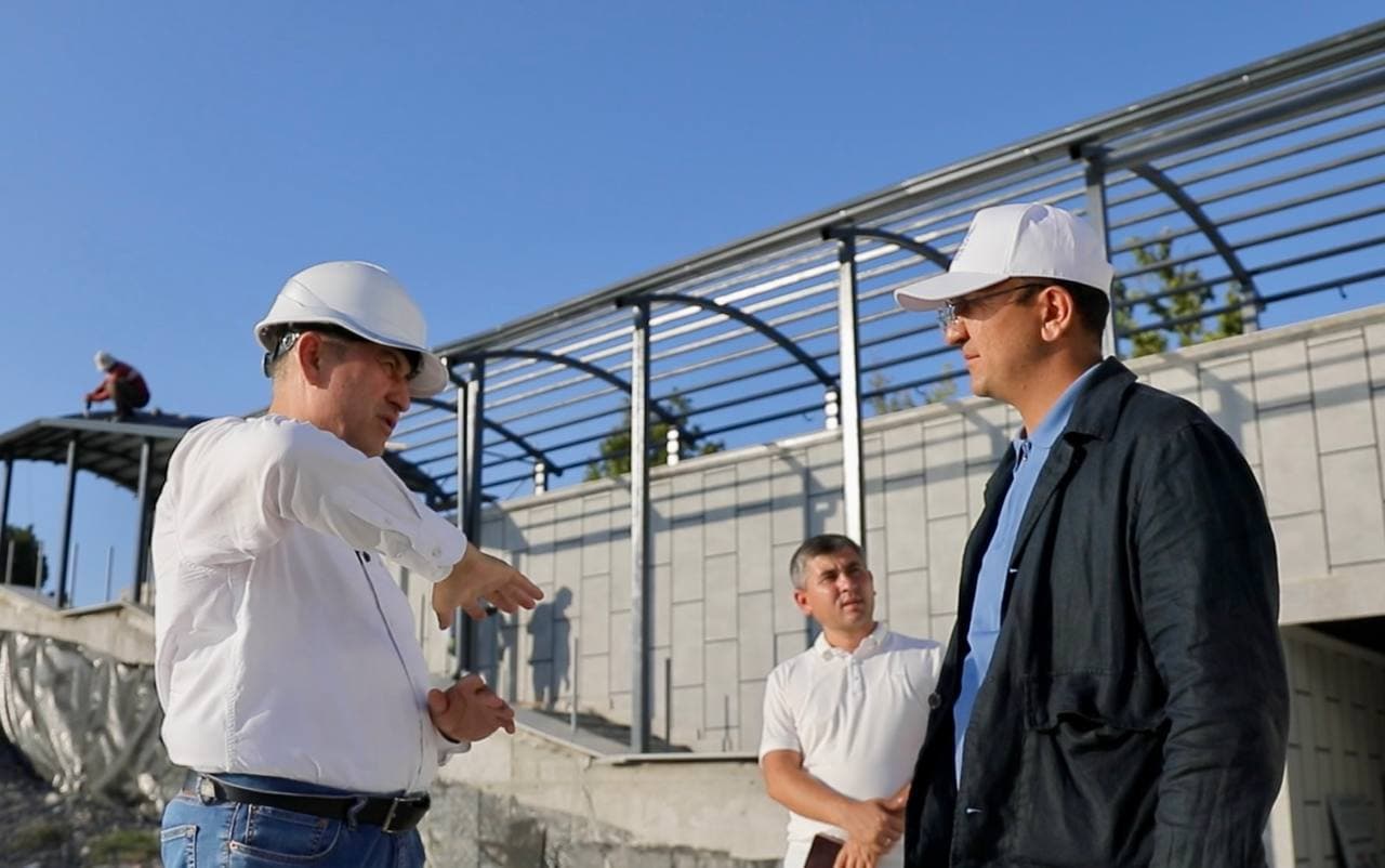 Bekobod tumanidagi eshkak eshish sport bazasi rekonstruksiya qilinmoqda