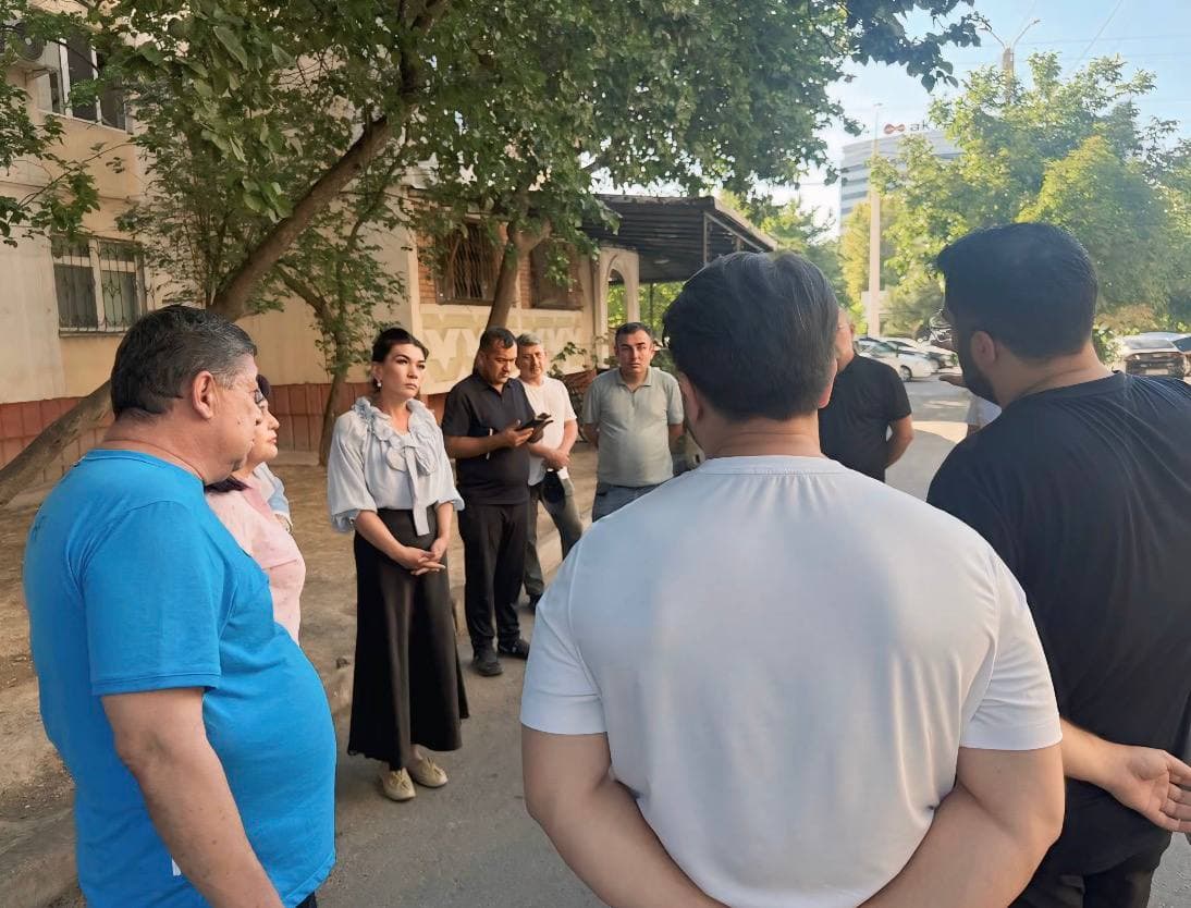 Vazir o‘rinbosari hududga chiqib, ko‘p qavatli uylarga xizmat ko‘rsatish sohasidagi muammolarni o‘rgandi