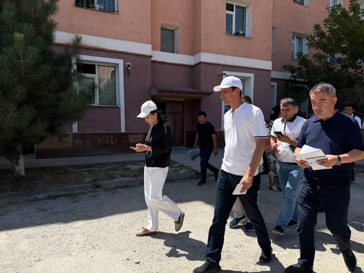 Jomboy tumanida ko‘p kvartirali uylar infratuzilmasini yaxshilash ishlari o‘rganildi
