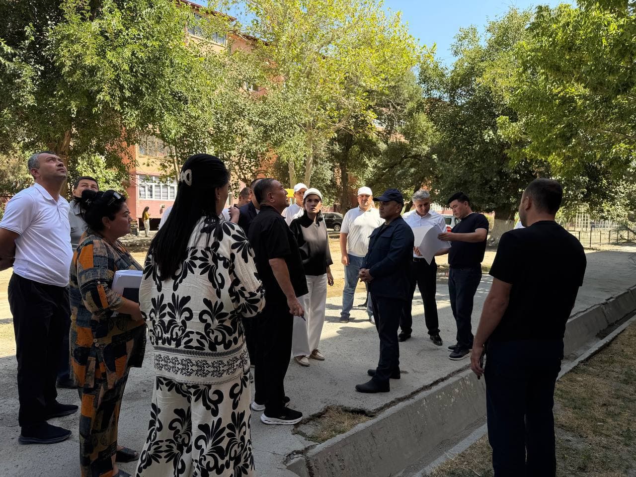 Jomboy tumanida ko‘p kvartirali uylar infratuzilmasini yaxshilash ishlari o‘rganildi