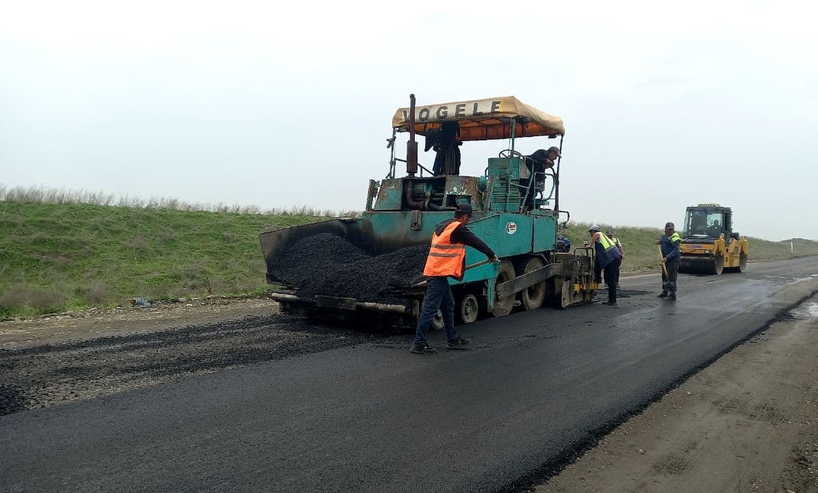 Oqar va Navbahor mahallalarida yo‘l muammolari bosqichma-bosqich hal etilmoqda