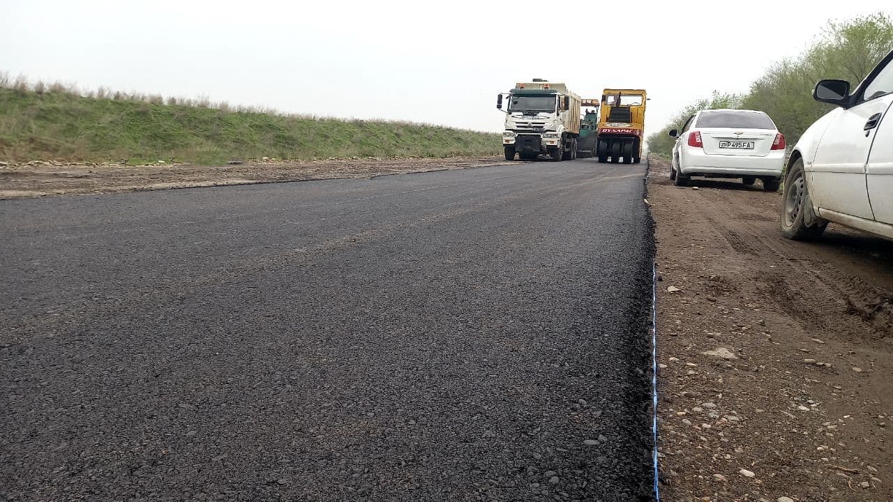 Oqar va Navbahor mahallalarida yo‘l muammolari bosqichma-bosqich hal etilmoqda