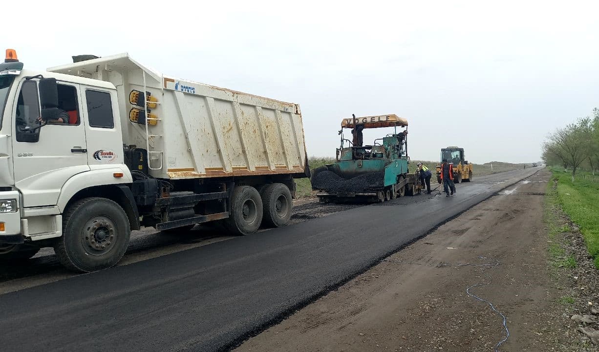 Oqar va Navbahor mahallalarida yo‘l muammolari bosqichma-bosqich hal etilmoqda