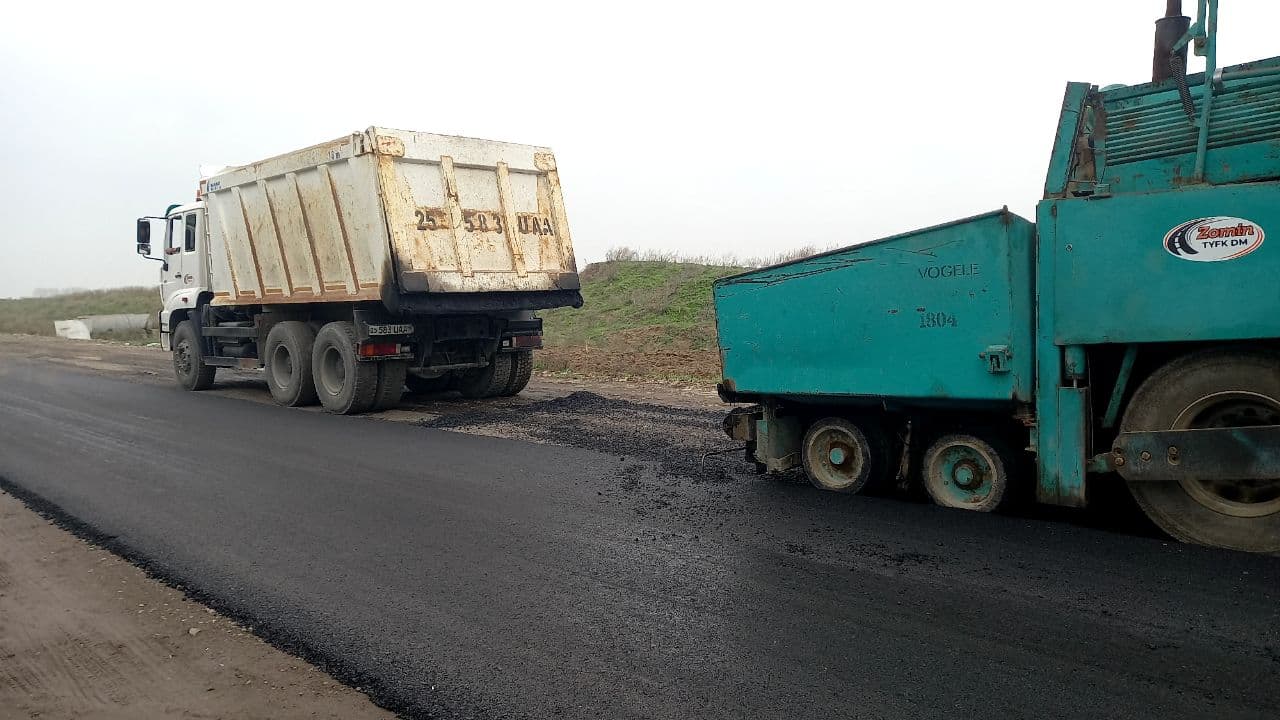 Oqar va Navbahor mahallalarida yo‘l muammolari bosqichma-bosqich hal etilmoqda