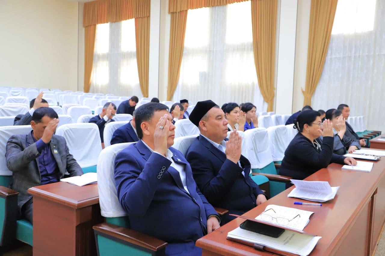 Xalq deputatlari Zarbdor tuman Kengashining navbatdagi sessiyasi bo‘lib o‘tdi