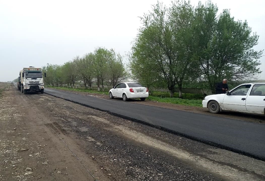 Oqar va Navbahor mahallalarida yo‘l muammolari bosqichma-bosqich hal etilmoqda