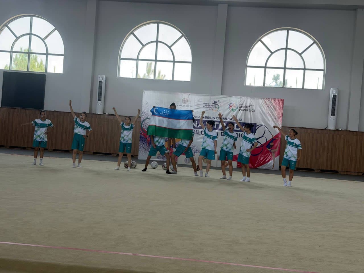 Gimnastrada: Viloyat bosqichida Zarbdor tumani jamoasi 1-oʻrinni qo'lga kiritdi