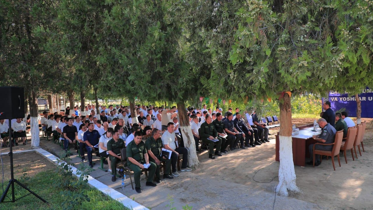 "Yoshlar kuni" munosabati bilan viloyat rahbarlari Zarbdor tumanida yoshlar oʻrtasida jinoyatchilik va huquqbuzarliklarning oldini olish borasidagi ishlarni muhokama qildi.