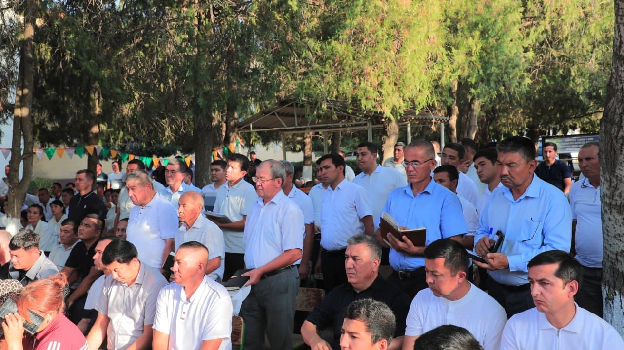 "Yoshlar kuni" munosabati bilan viloyat rahbarlari Zarbdor tumanida yoshlar oʻrtasida jinoyatchilik va huquqbuzarliklarning oldini olish borasidagi ishlarni muhokama qildi.