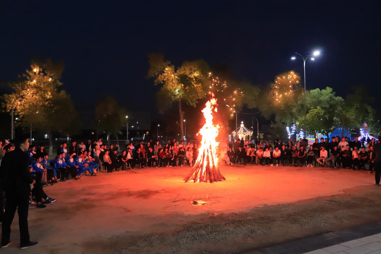 “YOSHLAR OQSHOMI” KO‘TARINKI KAYFIYATDA O‘TDI