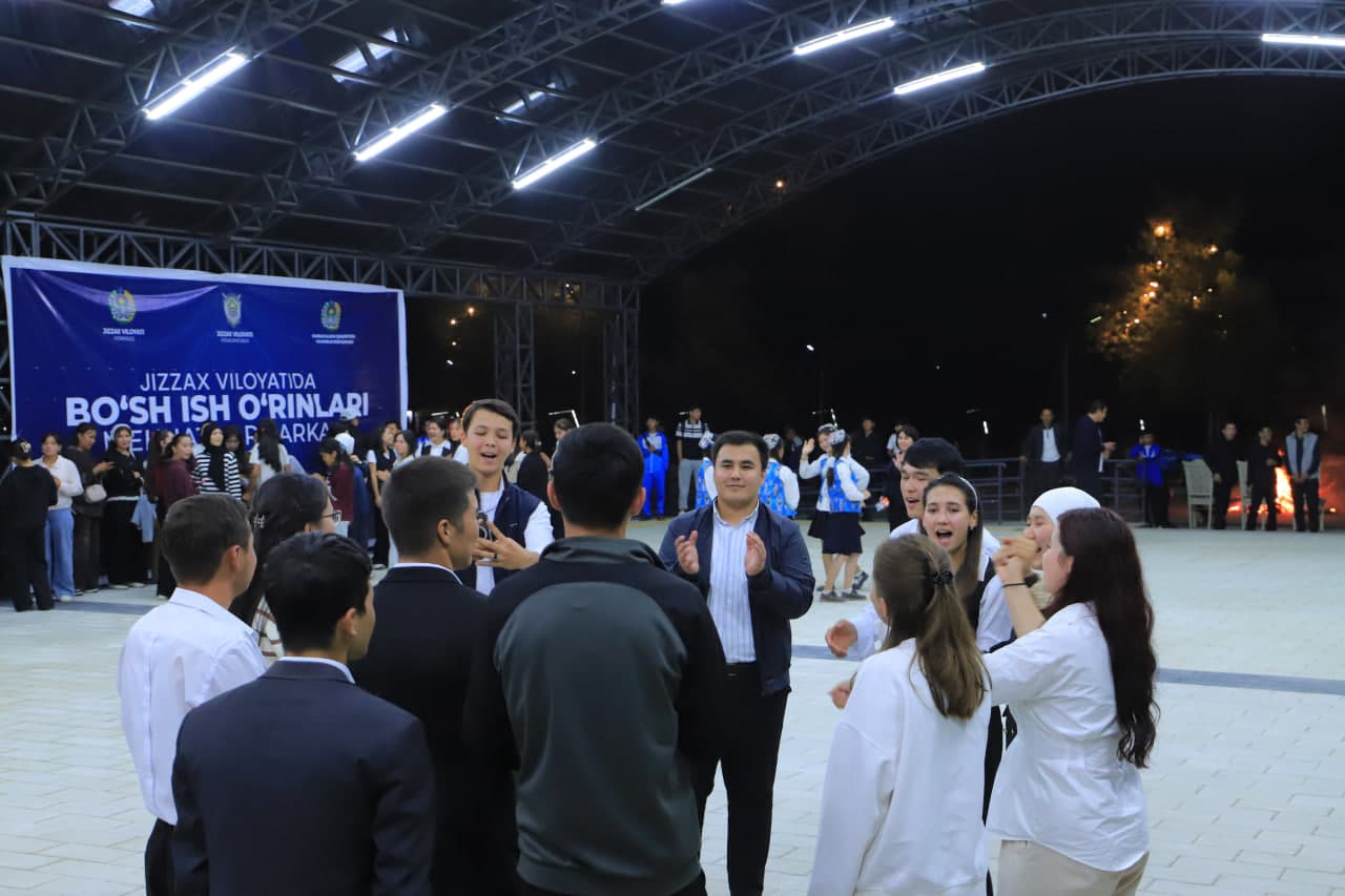 “YOSHLAR OQSHOMI” KO‘TARINKI KAYFIYATDA O‘TDI