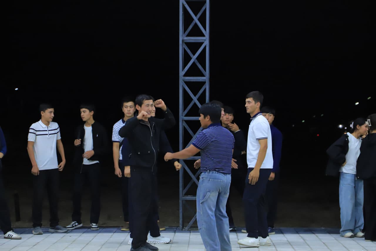 “YOSHLAR OQSHOMI” KO‘TARINKI KAYFIYATDA O‘TDI