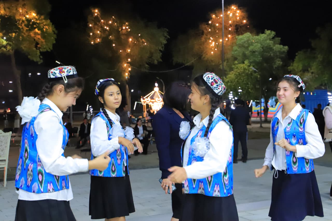“YOSHLAR OQSHOMI” KO‘TARINKI KAYFIYATDA O‘TDI