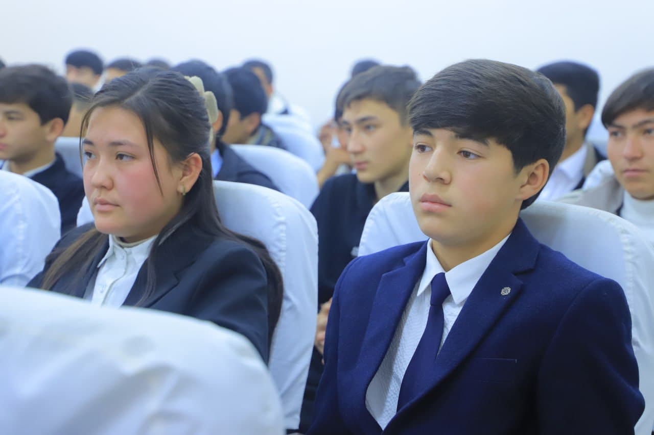 Zomin tumanida yoshlar bilan ochiq muloqot: kelajak uchun yangi g‘oyalar va rejalarning boshi