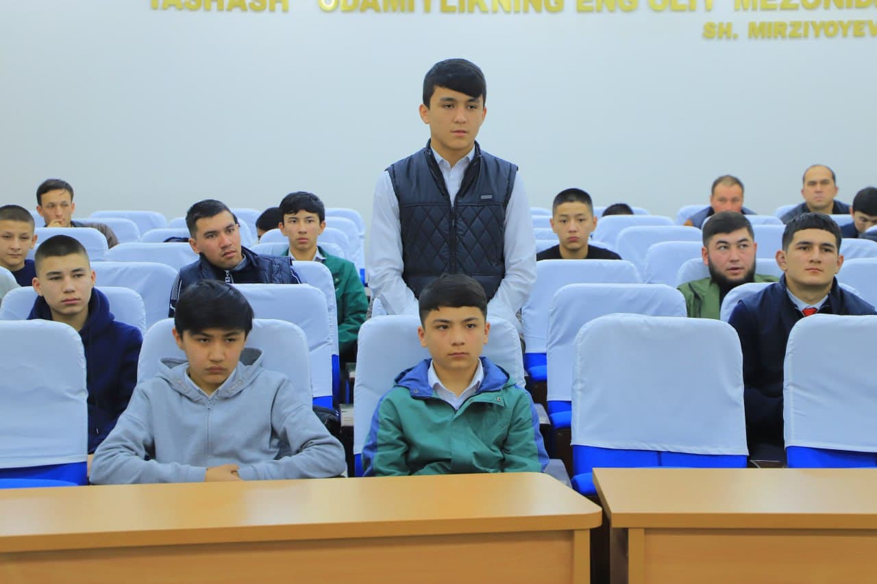 PAYSHANBA — YOSHLAR KUNI DOIRASIDA OTALIQQA OLINGAN YOSHLAR BILAN UCHRASHUV O‘TKAZILDI