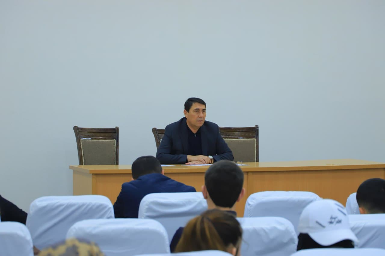 PAYSHANBA — YOSHLAR KUNI DOIRASIDA OTALIQQA OLINGAN YOSHLAR BILAN UCHRASHUV O‘TKAZILDI