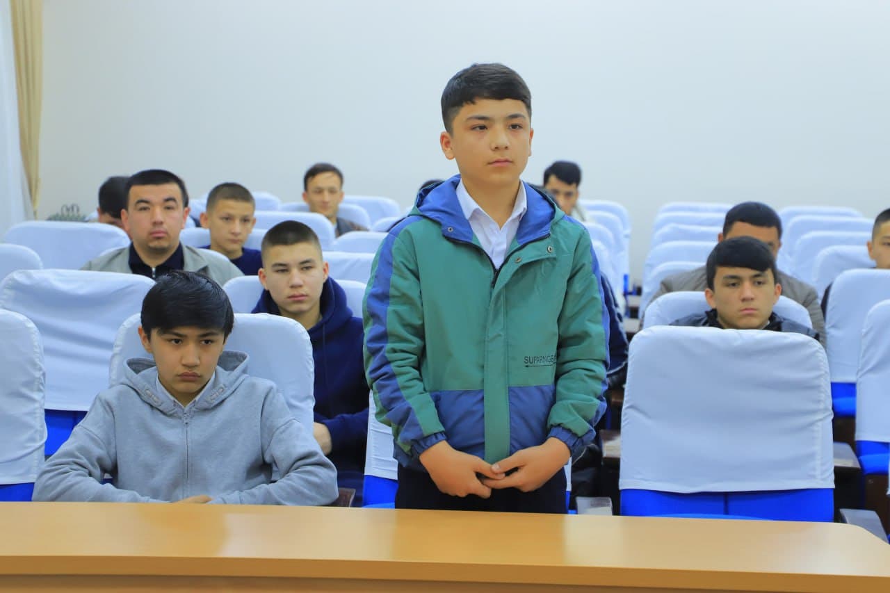 PAYSHANBA — YOSHLAR KUNI DOIRASIDA OTALIQQA OLINGAN YOSHLAR BILAN UCHRASHUV O‘TKAZILDI