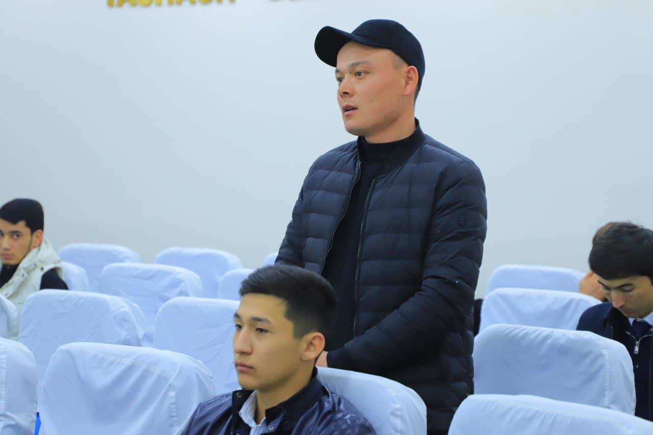 PAYSHANBA — YOSHLAR KUNI DOIRASIDA OTALIQQA OLINGAN YOSHLAR BILAN UCHRASHUV O‘TKAZILDI