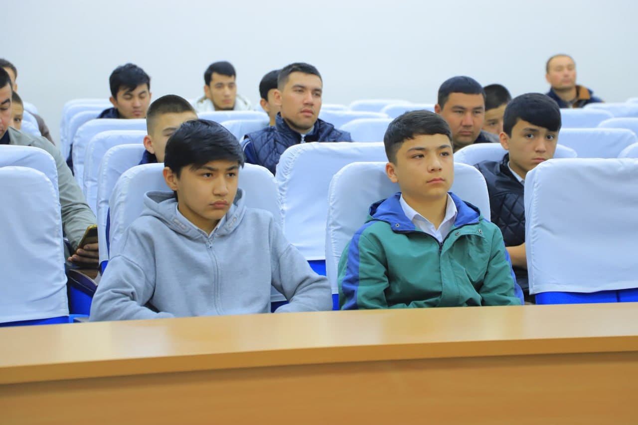 PAYSHANBA — YOSHLAR KUNI DOIRASIDA OTALIQQA OLINGAN YOSHLAR BILAN UCHRASHUV O‘TKAZILDI