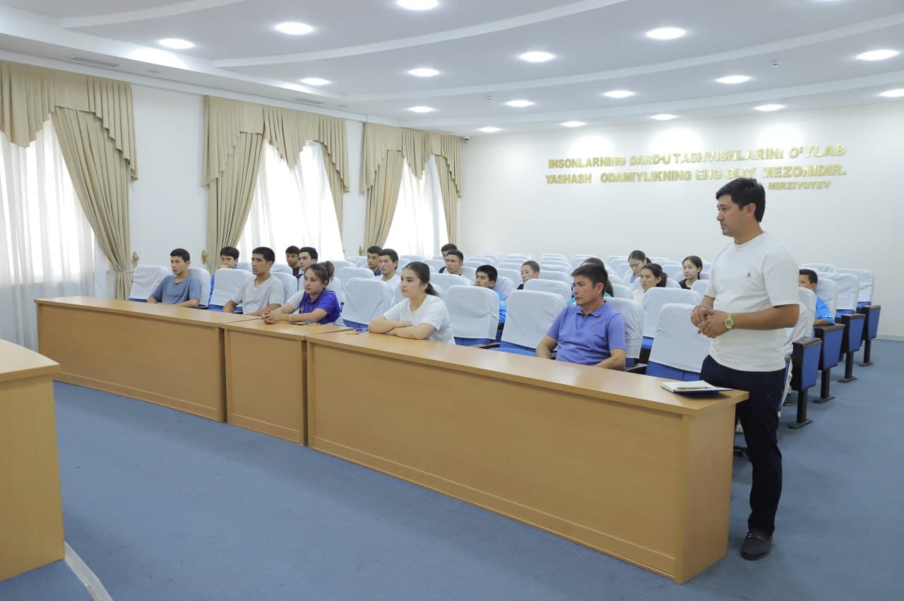 Zomin tumanida “Payshanba — Yoshlar kuni” doirasida sportchi yoshlar bilan ochiq muloqot o‘tkazildi