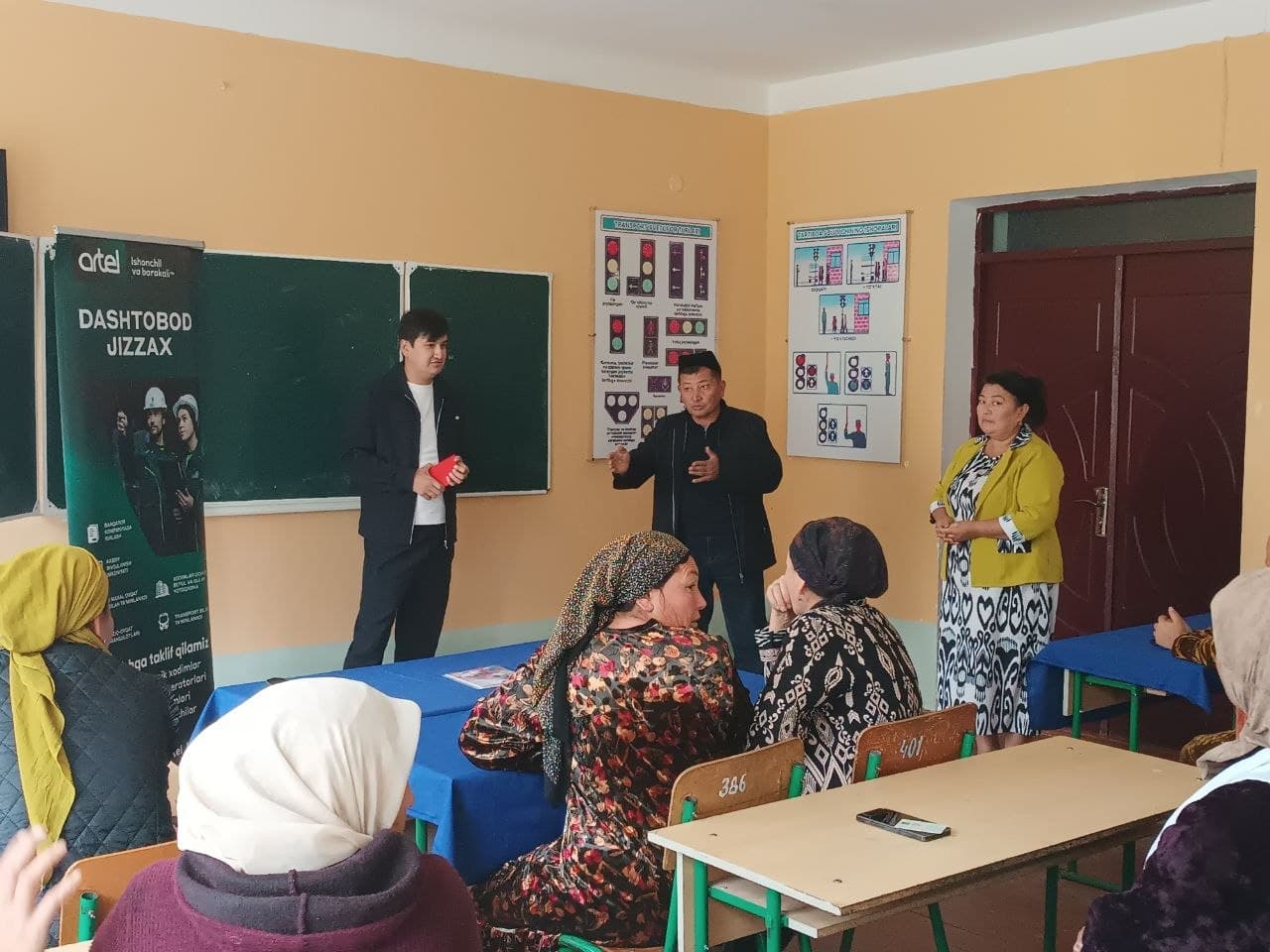 ZOMIN TUMANIDA ISHSIZ XOTIN-QIZLARNI KASB-HUNARGA O‘QITISH BO‘YICHA UCHRASHUV O‘TKAZILDI