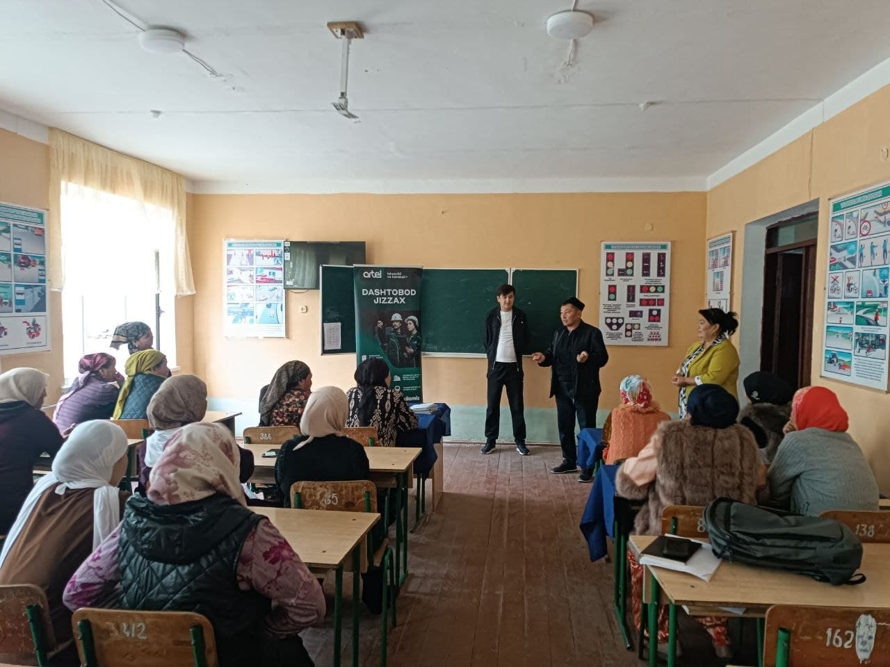 ZOMIN TUMANIDA ISHSIZ XOTIN-QIZLARNI KASB-HUNARGA O‘QITISH BO‘YICHA UCHRASHUV O‘TKAZILDI