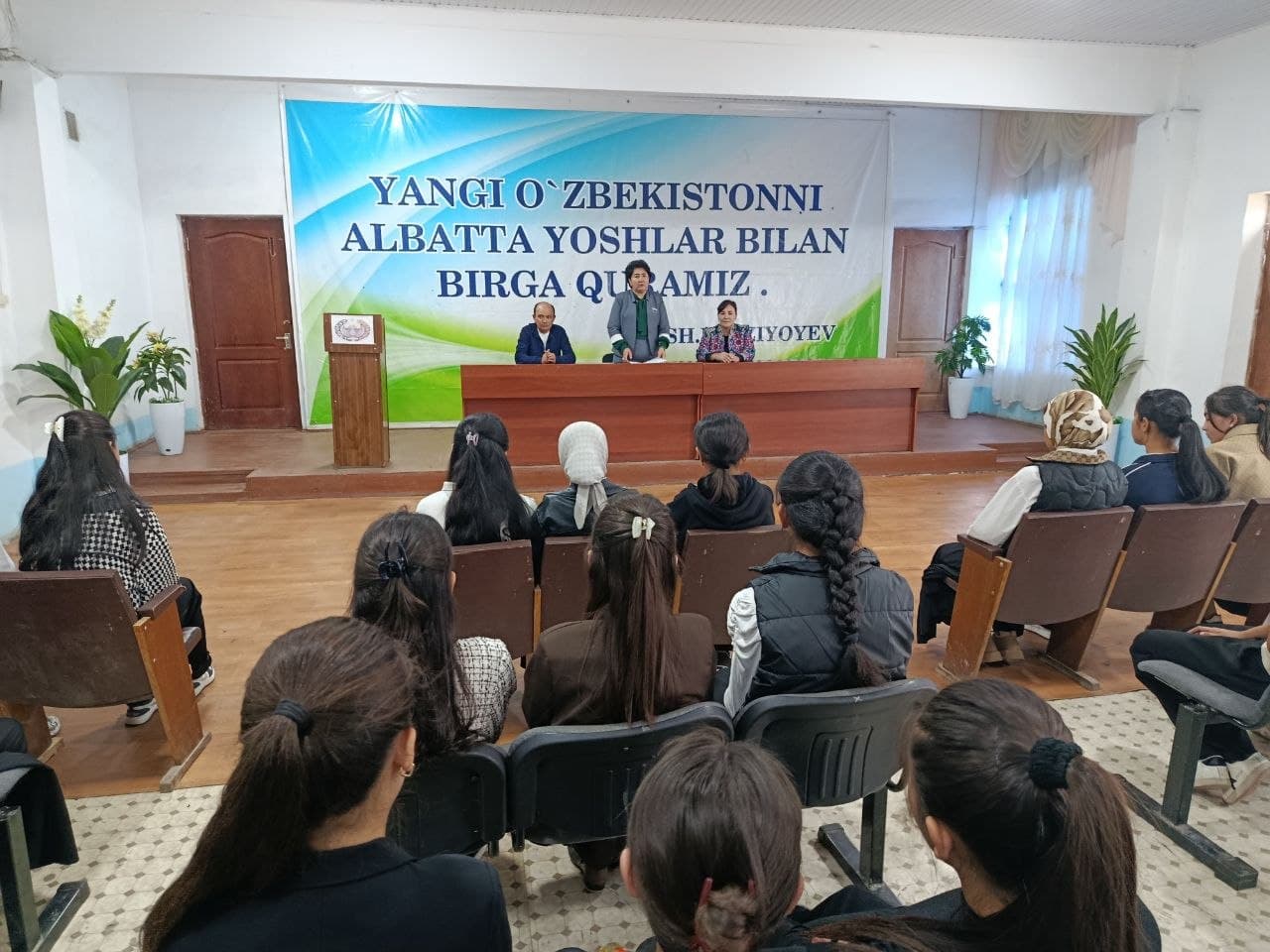 “QIZLAR TARBIYASI — MILLAT TARBIYASI” MAVZUSIDA DAVRA SUHBATI O‘TKAZILDI