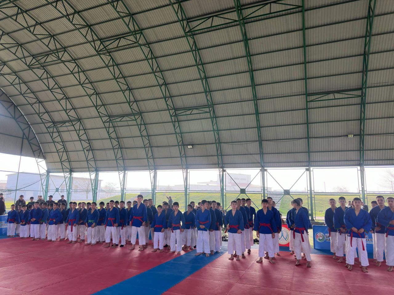 MIRZACHO‘L TUMANIDA KURASH BO‘YICHA OCHIQ BIRINCHILIK MUSOBAQASI O‘TKAZILDI