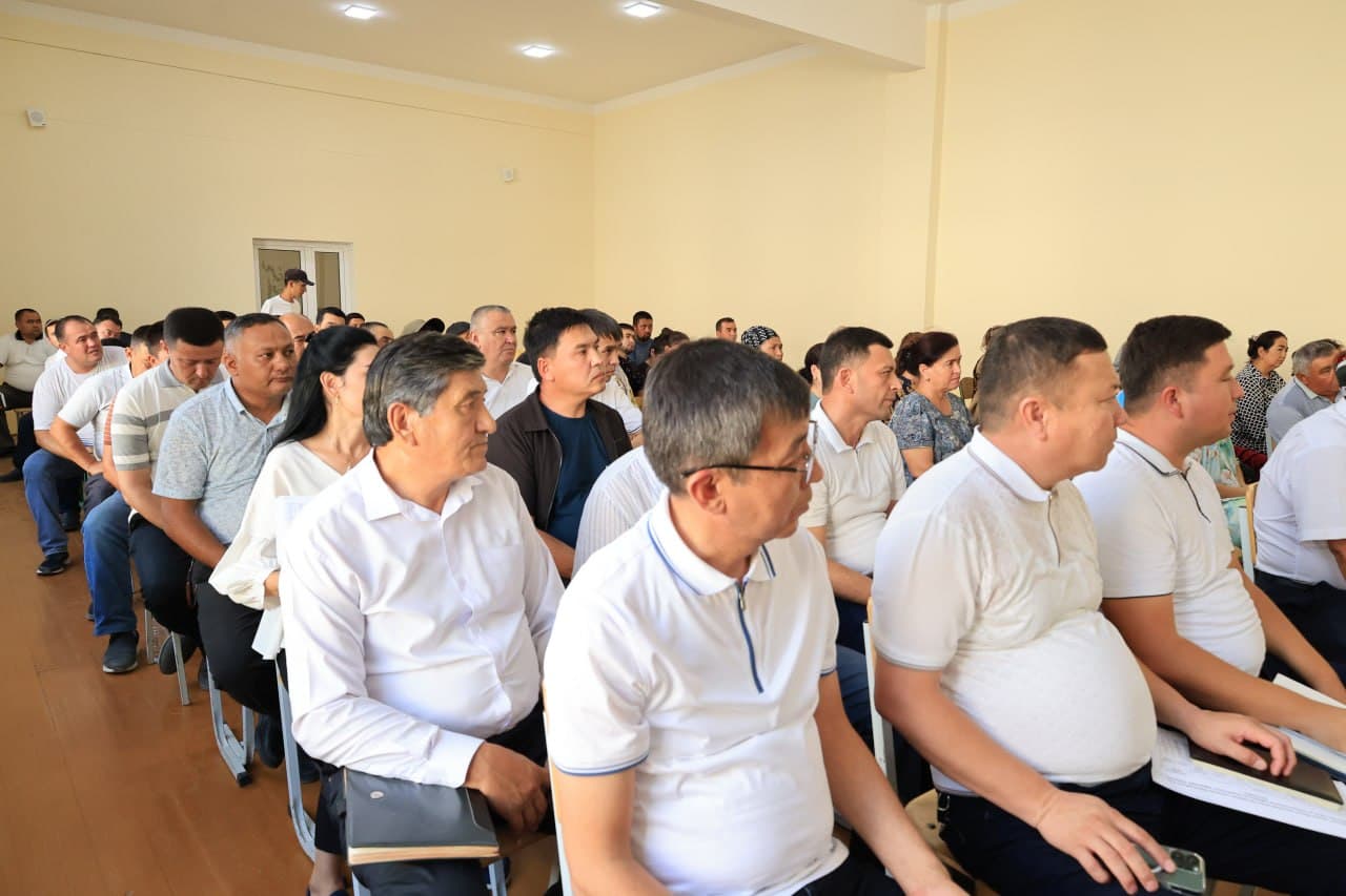 IPAK YO‘LI MAHALLASIDA ISHSIZ FUQAROLAR VA DAROMADI KAM BO‘LGAN OILALAR BILAN UCHRASHUV O‘TKAZILDI