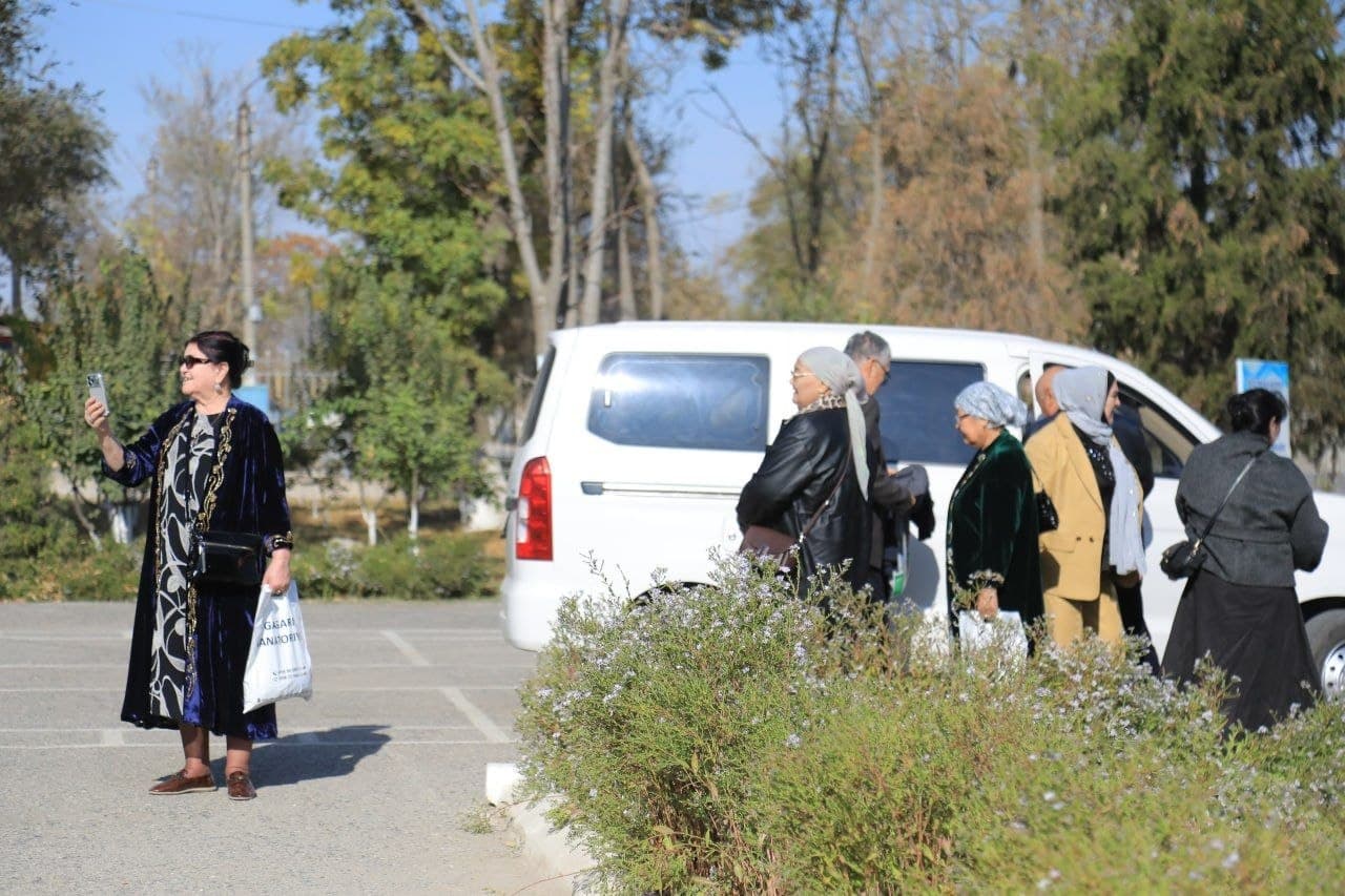 51 yildan so‘ng qadrdon maktab bag‘rida — unutilmas diydor