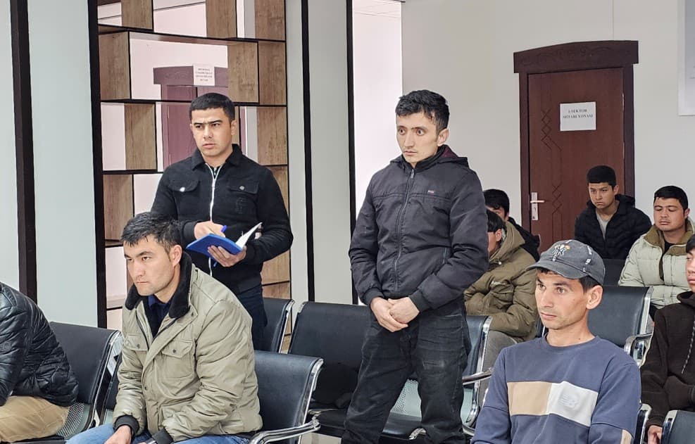 Yangiobod tumani hokimi Ibrohim Qarshiboyev yoshlar bilan ochiq muloqot o'tkazdi