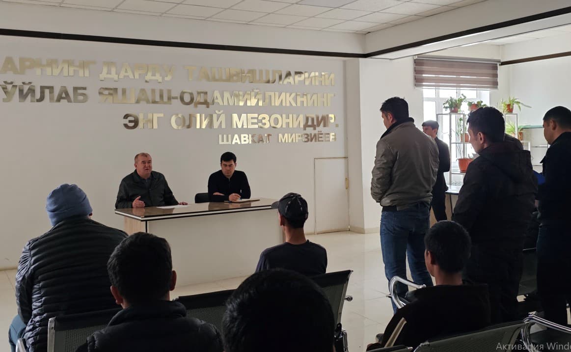 Yangiobod tumani hokimi Ibrohim Qarshiboyev yoshlar bilan ochiq muloqot o'tkazdi