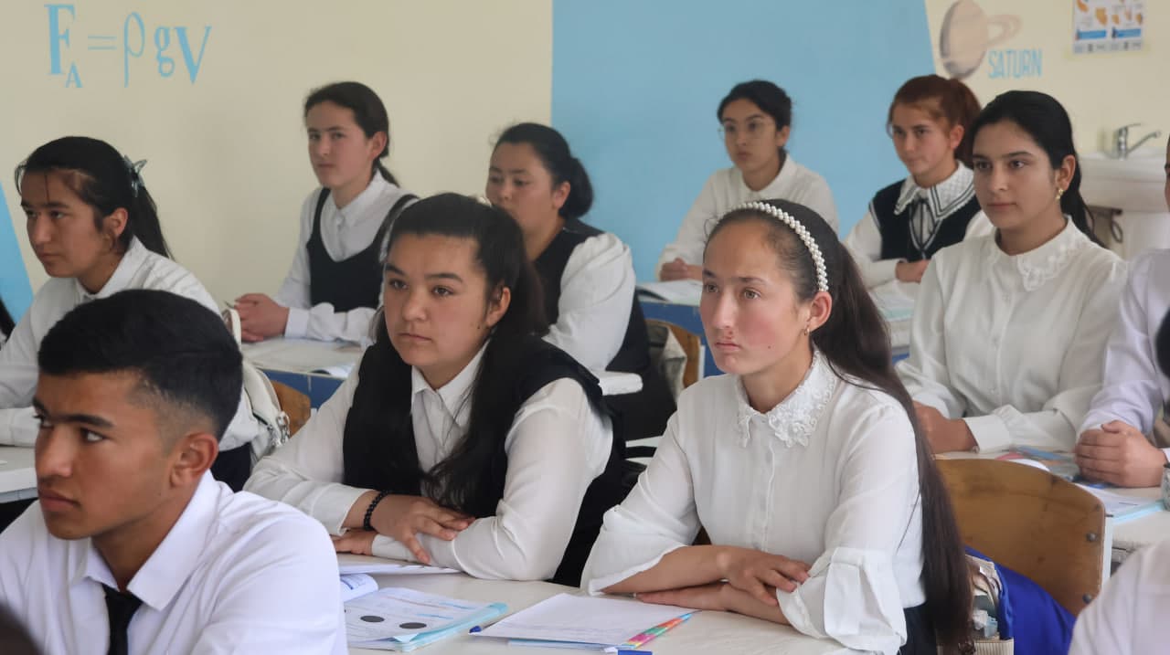 Bitiruvchilar bilan uchrashuv va sport mashg‘uloti o‘tkazildi