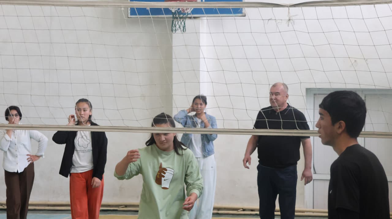 Bitiruvchilar bilan uchrashuv va sport mashg‘uloti o‘tkazildi