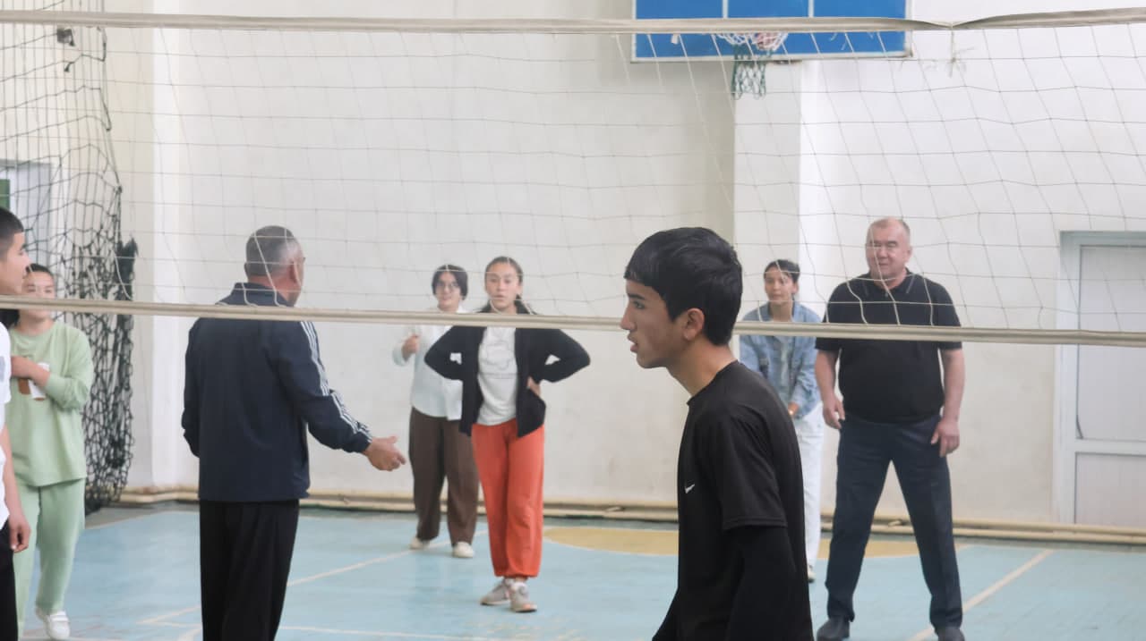 Bitiruvchilar bilan uchrashuv va sport mashg‘uloti o‘tkazildi