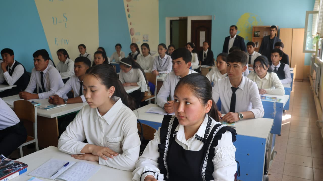 Bitiruvchilar bilan uchrashuv va sport mashg‘uloti o‘tkazildi