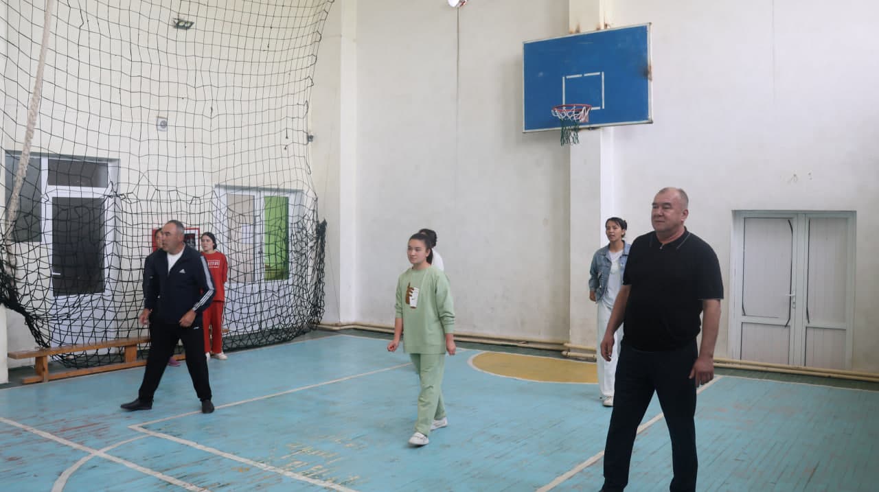 Bitiruvchilar bilan uchrashuv va sport mashg‘uloti o‘tkazildi
